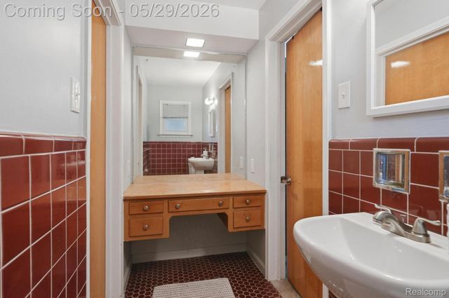 18405 Westland Avenue, Southfield, MI 48075