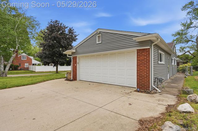 18405 Westland Avenue, Southfield, MI 48075
