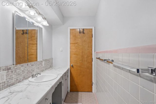 18405 Westland Avenue, Southfield, MI 48075