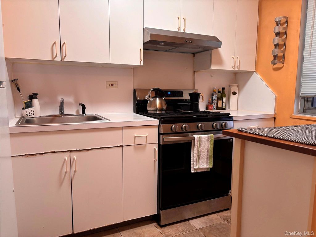 61-25 97th Street 6E, Rego Park, NY 11374 — photo 3