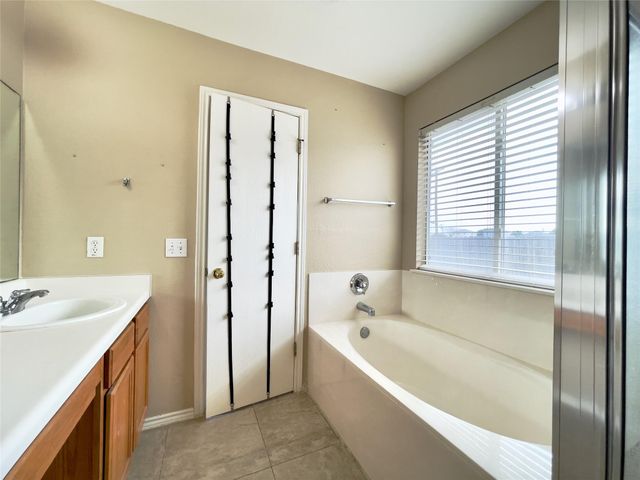 318 Mitchell DR, Hutto, TX 78634