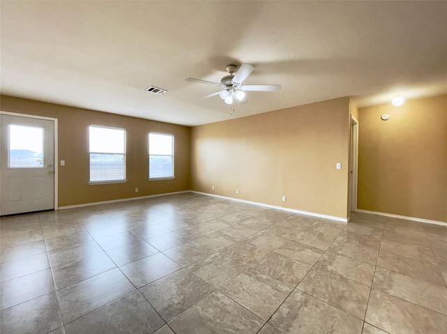 318 Mitchell DR, Hutto, TX 78634