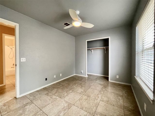 318 Mitchell DR, Hutto, TX 78634