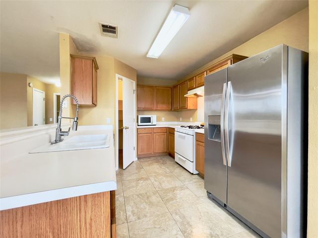 318 Mitchell DR, Hutto, TX 78634