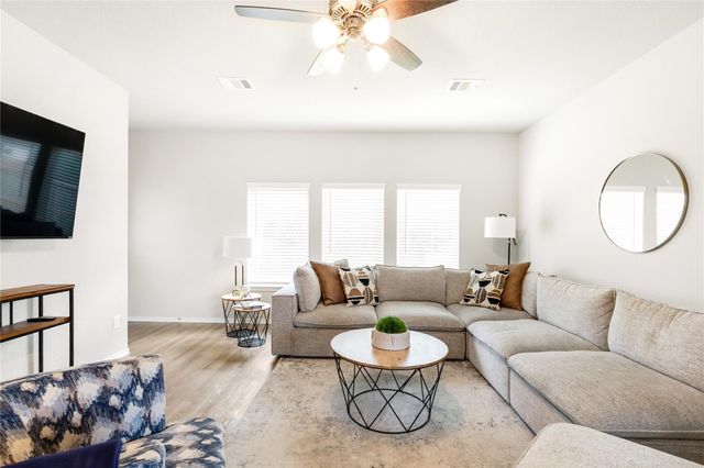 97 Courageous Side Way, Magnolia, TX 77354
