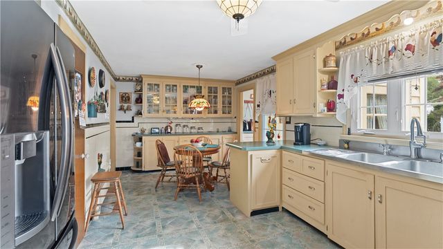 14 Barnes Street, Smithfield, RI 02828