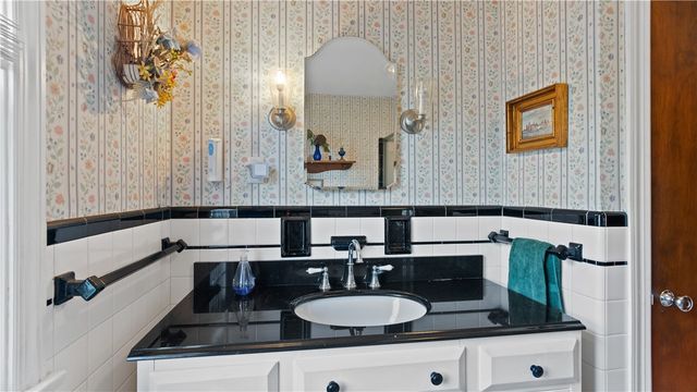 14 Barnes Street, Smithfield, RI 02828