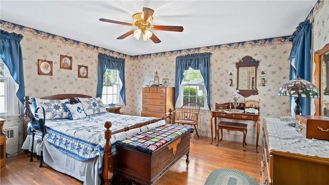 14 Barnes Street, Smithfield, RI 02828