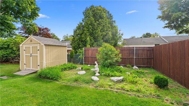 14 Barnes Street, Smithfield, RI 02828