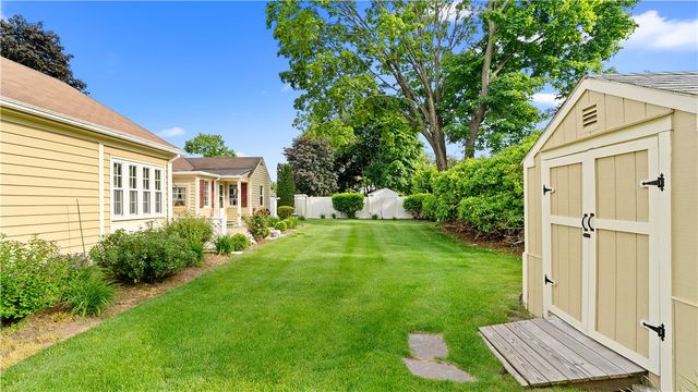 14 Barnes Street, Smithfield, RI 02828