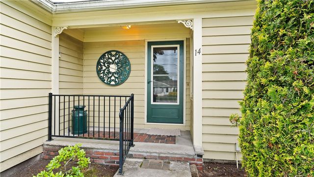 14 Barnes Street, Smithfield, RI 02828