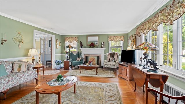 14 Barnes Street, Smithfield, RI 02828