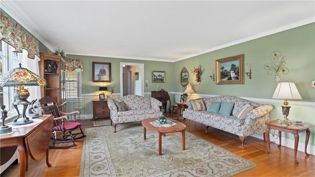 14 Barnes Street, Smithfield, RI 02828