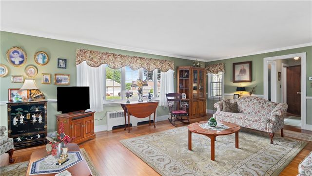 14 Barnes Street, Smithfield, RI 02828