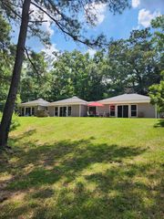 1442 Jernigan Rd, Ozark, AL 36360