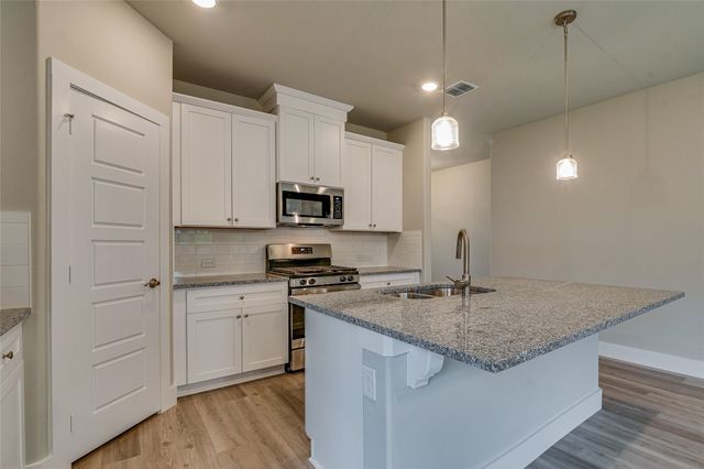 602 Kyle Drive, Tioga, TX 76271