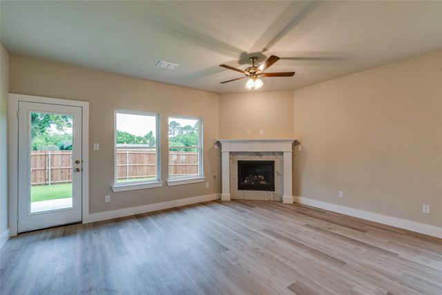 602 Kyle Drive, Tioga, TX 76271