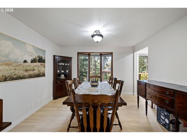 4765 BROOKWOOD St, Eugene, OR 97401