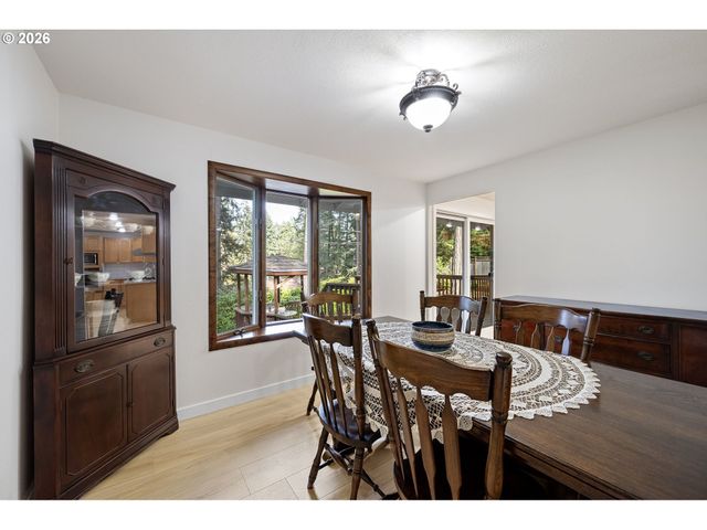 4765 BROOKWOOD St, Eugene, OR 97401