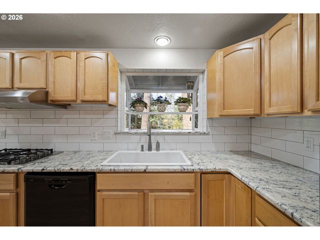 4765 BROOKWOOD St, Eugene, OR 97401