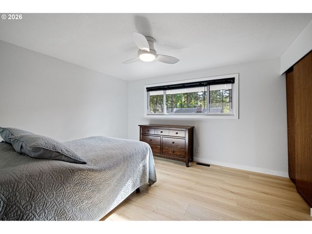 4765 BROOKWOOD St, Eugene, OR 97401
