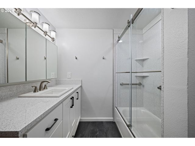 4765 BROOKWOOD St, Eugene, OR 97401