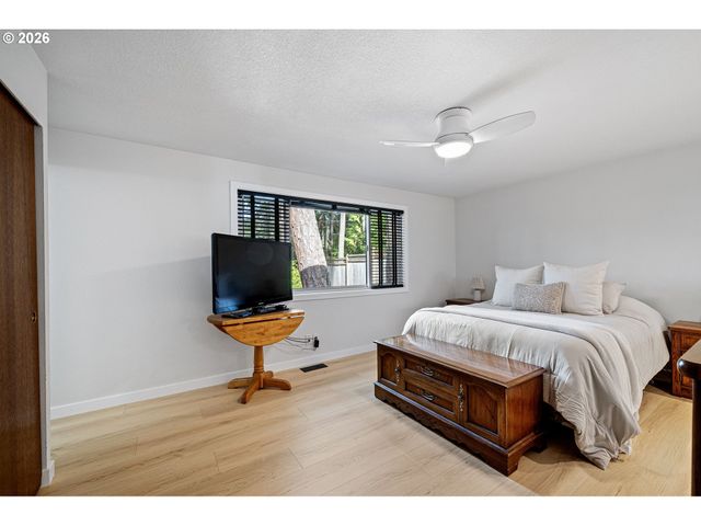 4765 BROOKWOOD St, Eugene, OR 97401