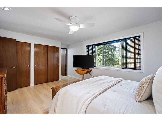 4765 BROOKWOOD St, Eugene, OR 97401