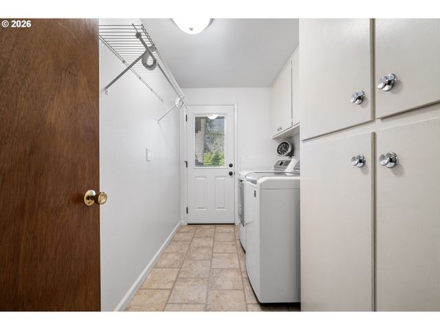 4765 BROOKWOOD St, Eugene, OR 97401