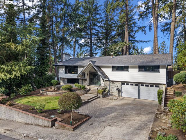 4765 BROOKWOOD St, Eugene, OR 97401