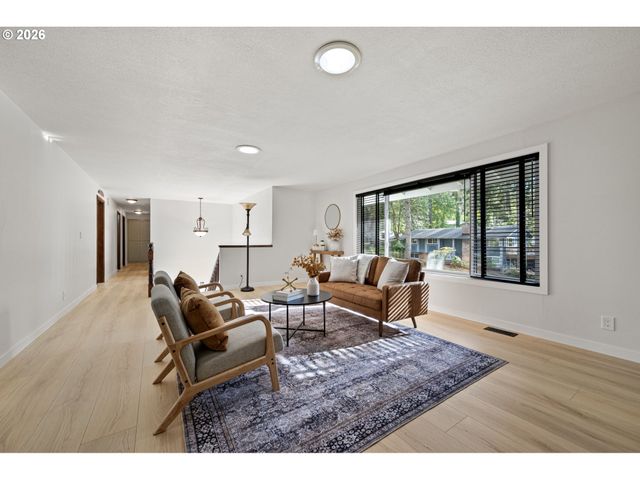 4765 BROOKWOOD St, Eugene, OR 97401