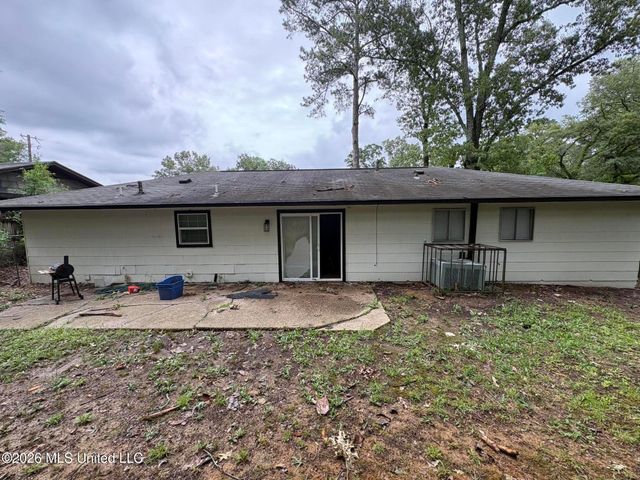 1747 Shady Lane Drive, Jackson, MS 39204
