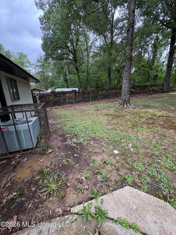 1747 Shady Lane Drive, Jackson, MS 39204