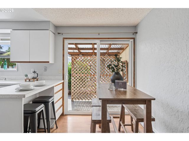 255 W BERKELEY St, Gladstone, OR 97027