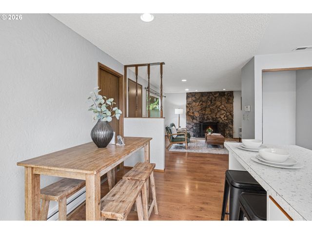 255 W BERKELEY St, Gladstone, OR 97027