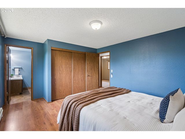 255 W BERKELEY St, Gladstone, OR 97027