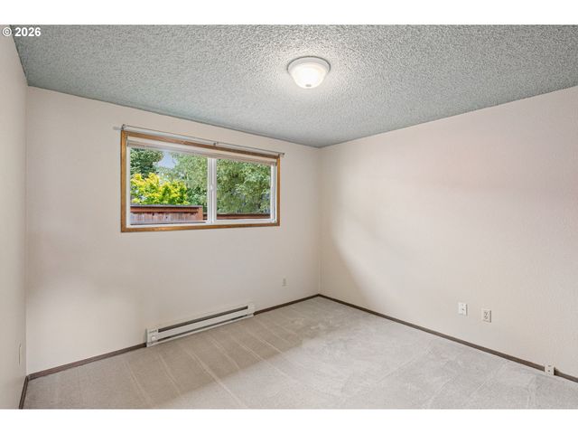255 W BERKELEY St, Gladstone, OR 97027