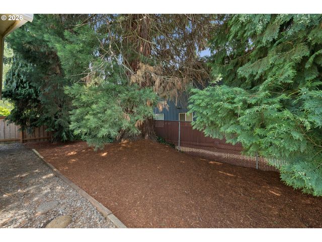 255 W BERKELEY St, Gladstone, OR 97027