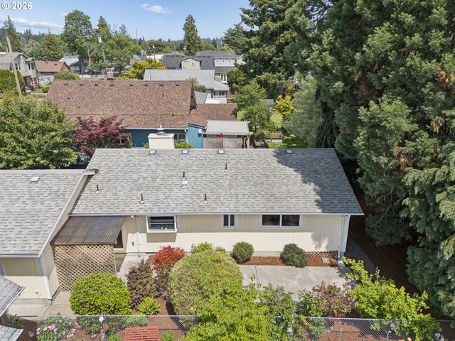 255 W BERKELEY St, Gladstone, OR 97027