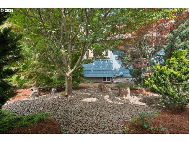 255 W BERKELEY St, Gladstone, OR 97027