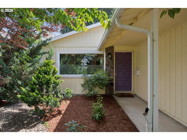 255 W BERKELEY St, Gladstone, OR 97027