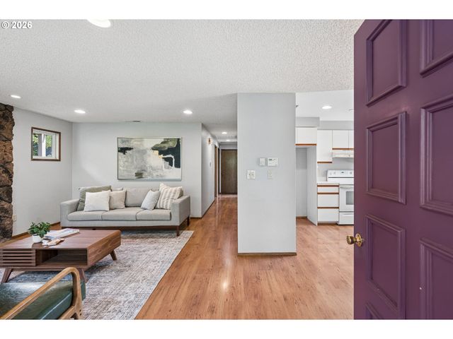 255 W BERKELEY St, Gladstone, OR 97027