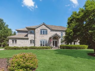 1551 DAYBREAK Drive, Libertyville, IL 60048