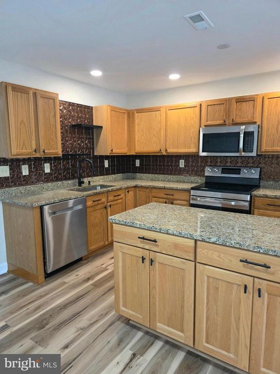 Image 10 of property listing at 22098 SAINT INIGOES CT, Great Mills, MD 20634