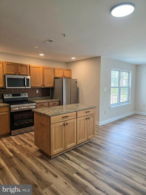 Image 11 of property listing at 22098 SAINT INIGOES CT, Great Mills, MD 20634