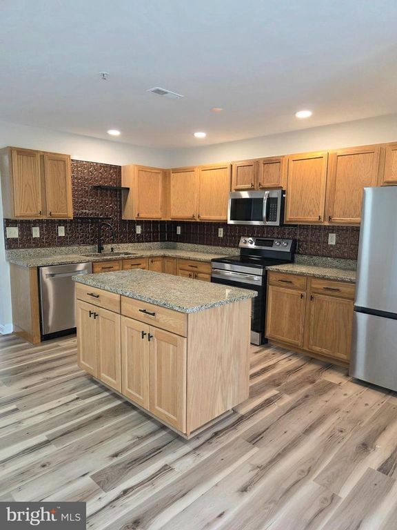 Image 12 of property listing at 22098 SAINT INIGOES CT, Great Mills, MD 20634