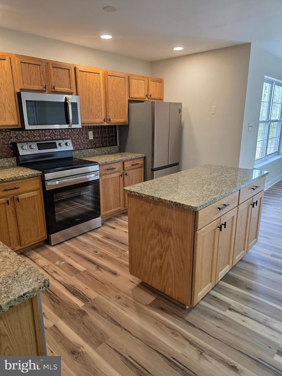 Image 8 of property listing at 22098 SAINT INIGOES CT, Great Mills, MD 20634