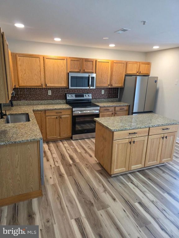 Image 9 of property listing at 22098 SAINT INIGOES CT, Great Mills, MD 20634