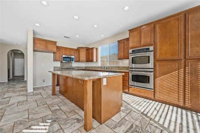 28365 Little Lake Court, Menifee, CA 92585