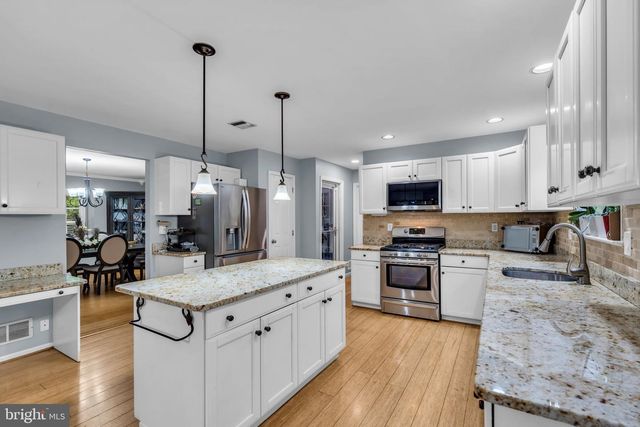 2 TANAGER LN, Robbinsville, NJ 08691